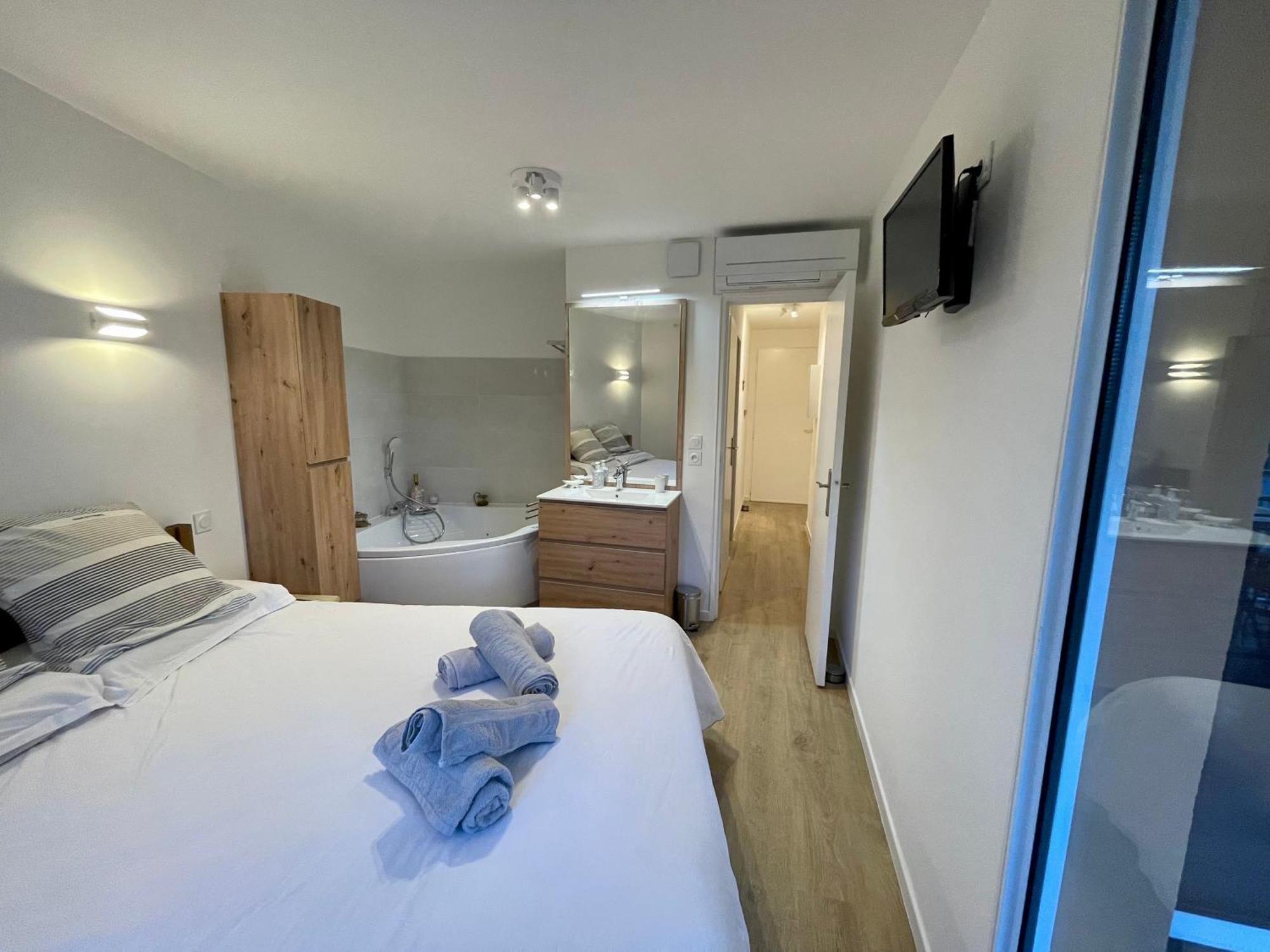 Bergerie Plage Renove Clim Balneo Plage Piscine Jardin Mediterraneen Hyeres Exterior photo